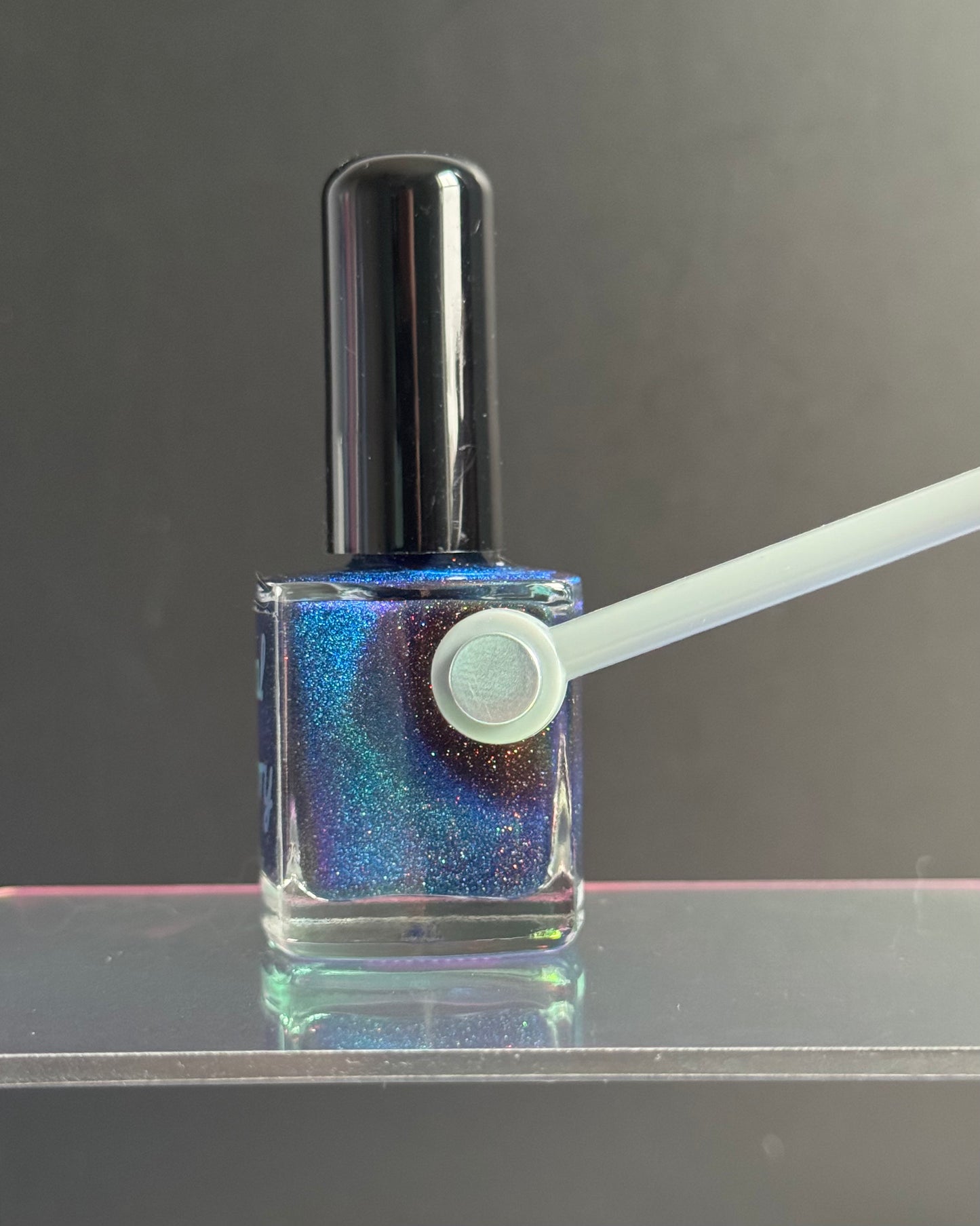 Circle end of magnetic wand repels magnetic pigments.